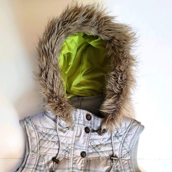 Hooded puffer vest - Picture 4 of 9